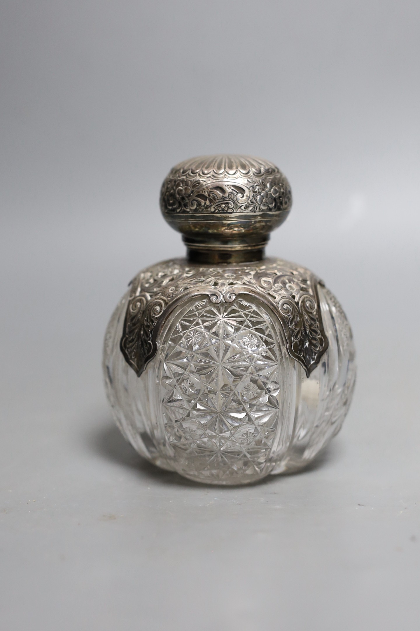 A late Victorian silver mounted cut glass scent bottle, John Round, Sheffield, 1894, height 13.1cm.